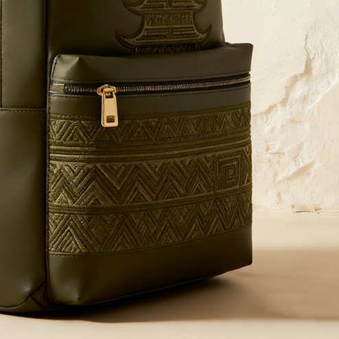 비즈니스 백팩 자수 디테일 클로즈업