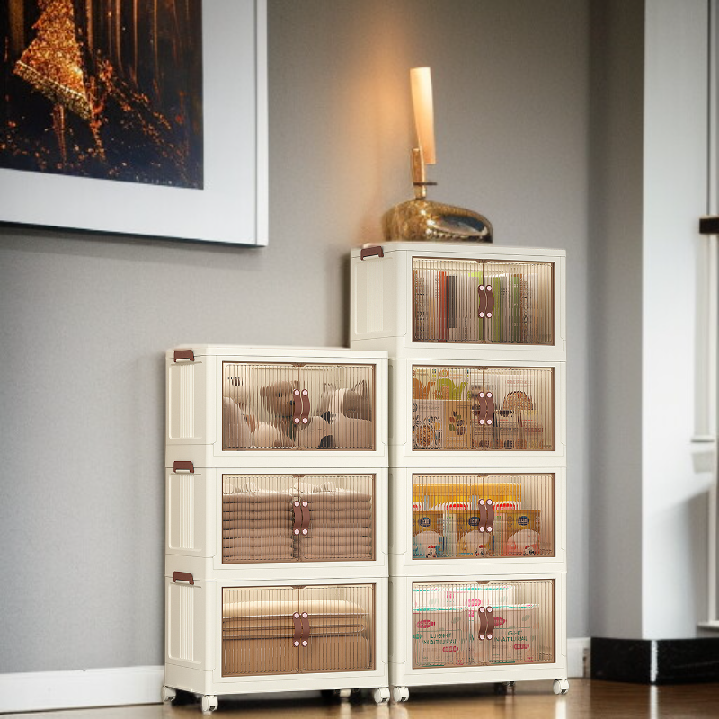 Stapelbare Kunststoff-Aufbewahrungsbox im Schrank