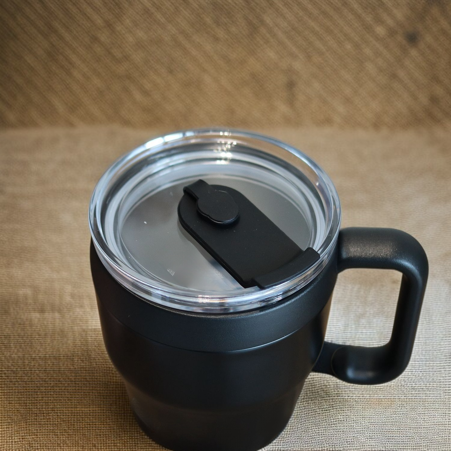 ストローカップで飲みやすい様子の画像