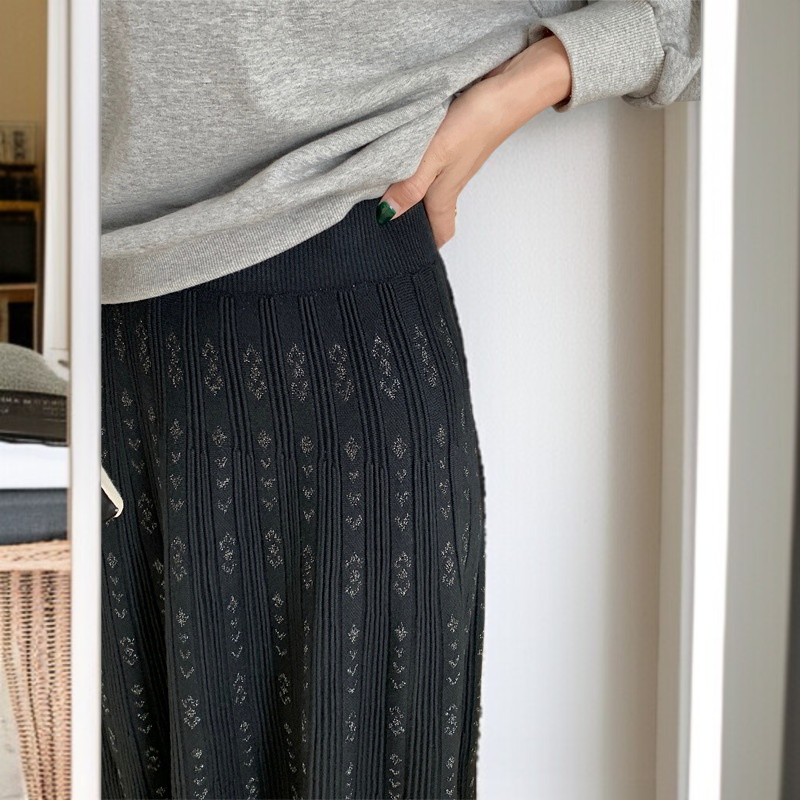 스커트녀 하프 기장 사타구니를 가리다 거들먹거리다 자카드로 짠 도드라진 무늬 날씬해 보이는 A라인 스커트