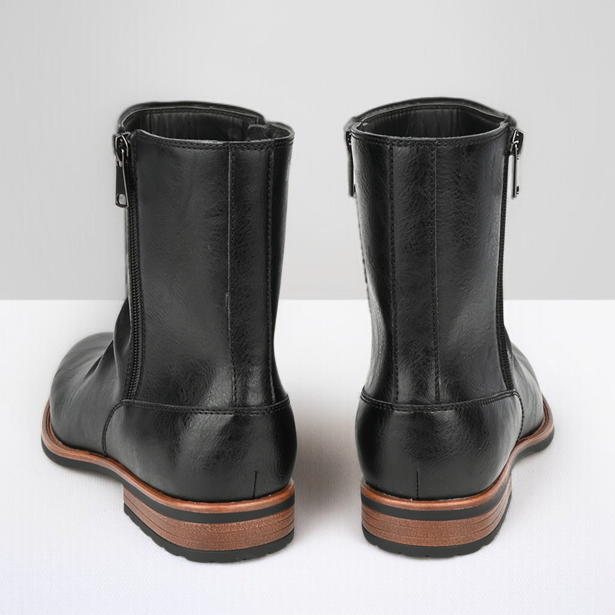 プリーツデザインが際立つファッションブーツ