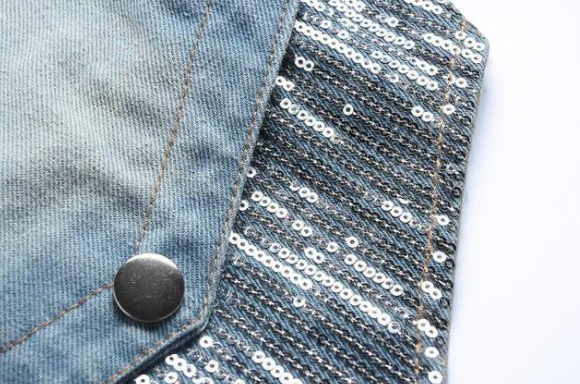 春のファッションデニムジレ