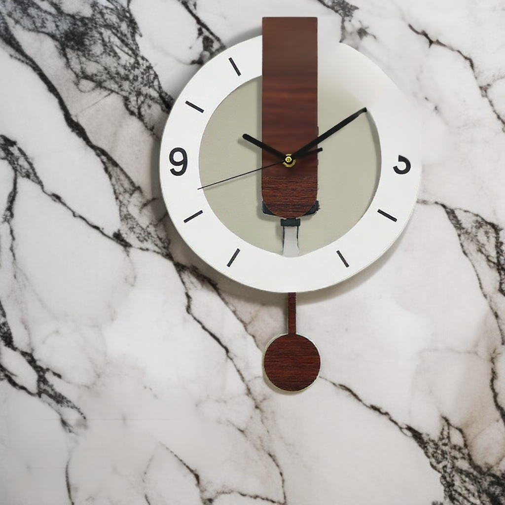 Detailansicht der Holzstruktur der Schwinguhr