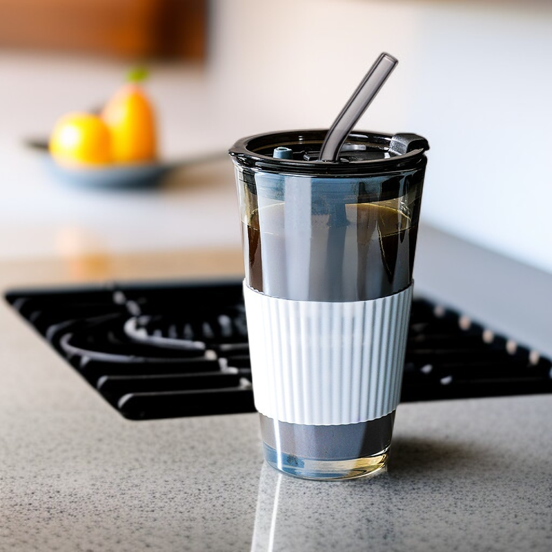 niedlicher Saftgetränkebecher