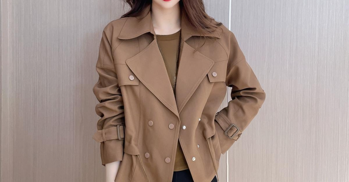 세련된 디자인의 트렌치코트 디테일