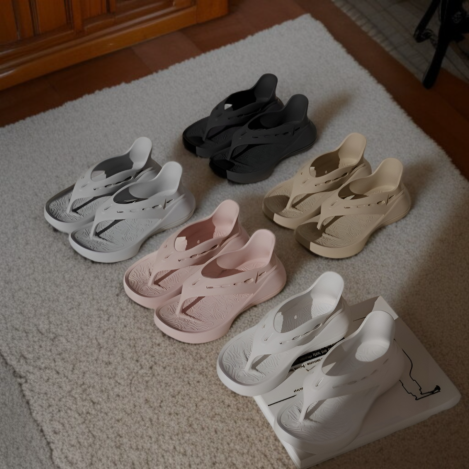 センスのある女性用夏用ホームスリッパ、新しい室内用スリッパ、屋外用滑り止めスリッパ、家庭用ソフトソールスリッパ、ネットセレブサンダル