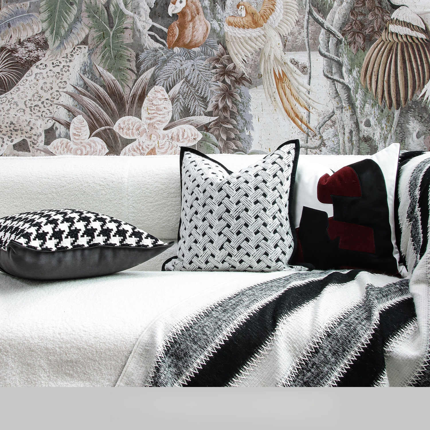 High-end sofa blankets and throw pillows