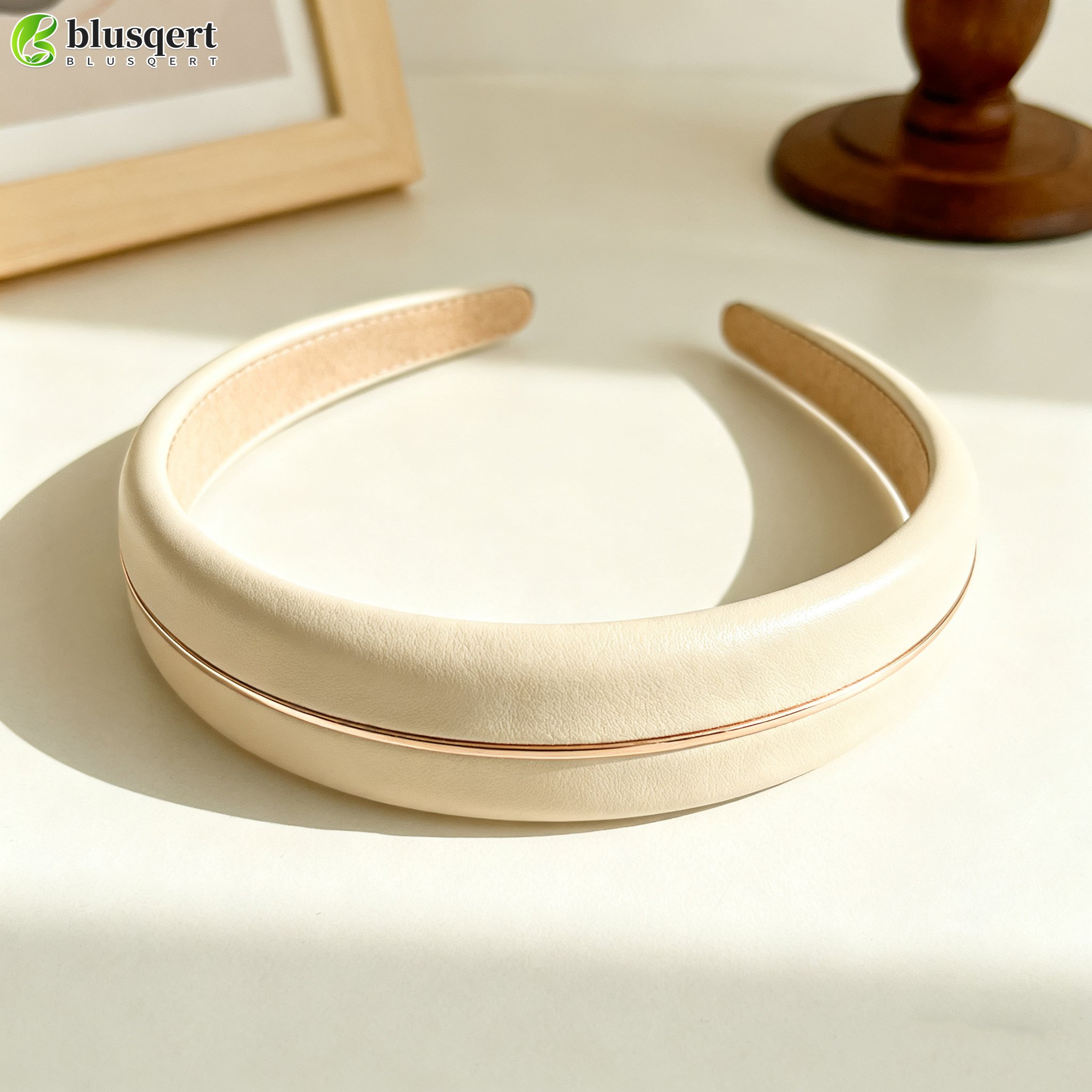 여성 패션 헤어밴드 착용 이미지