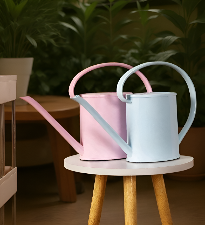 ベランダで使える長い注ぎ口のじょうろ