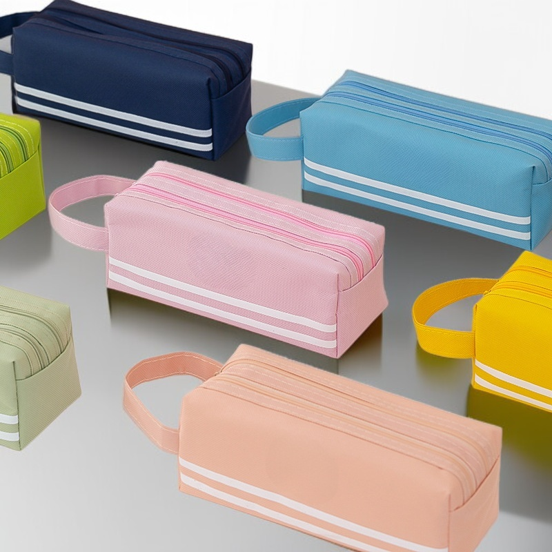 Large capacity pencil case with good appearance