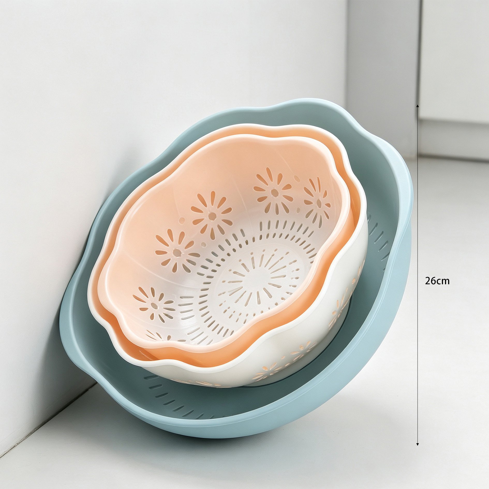 Kitchen colander with decorative flower shape