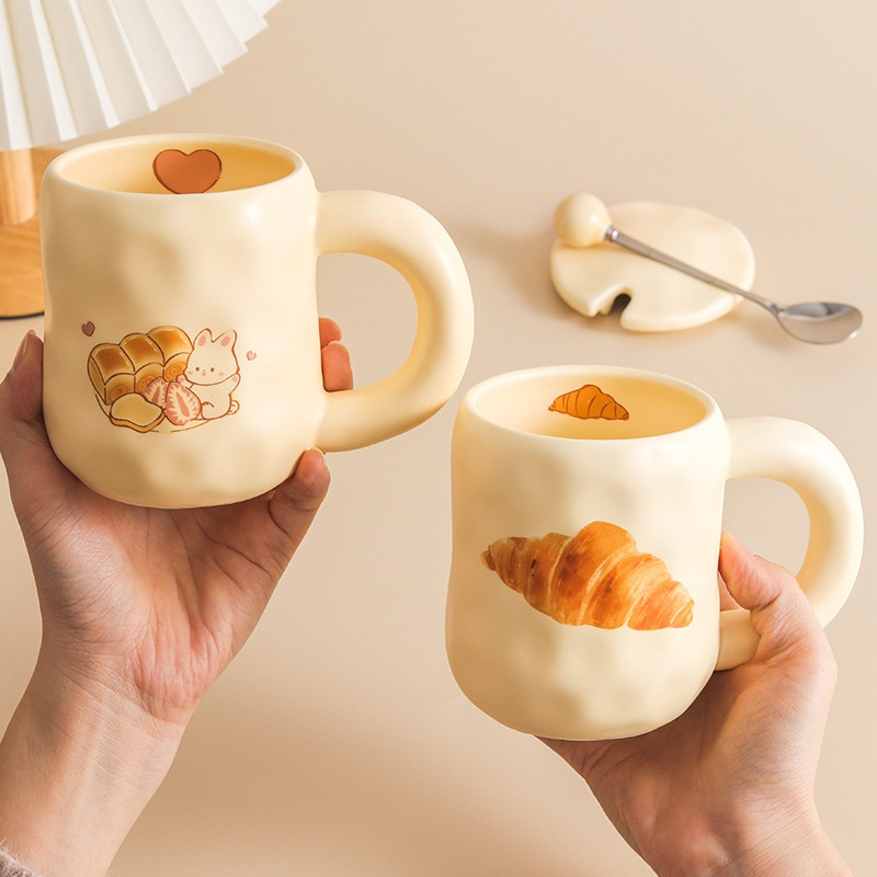 陶器のコーヒーカップ