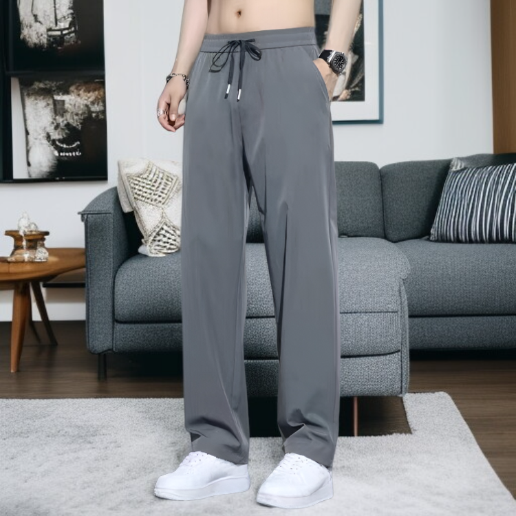 ルーズストレートシルエットのパンツ着用イメージ