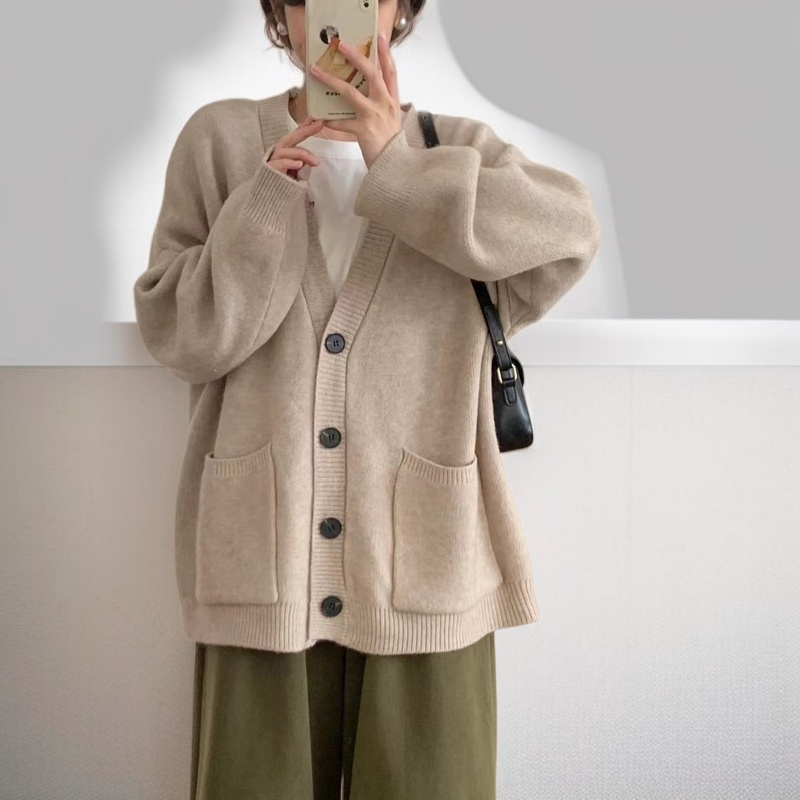 怠惰なスタイルのセータージャケット女性初秋 2024 新しいニットカーディガン春と秋の摩耗緩い無地トップ