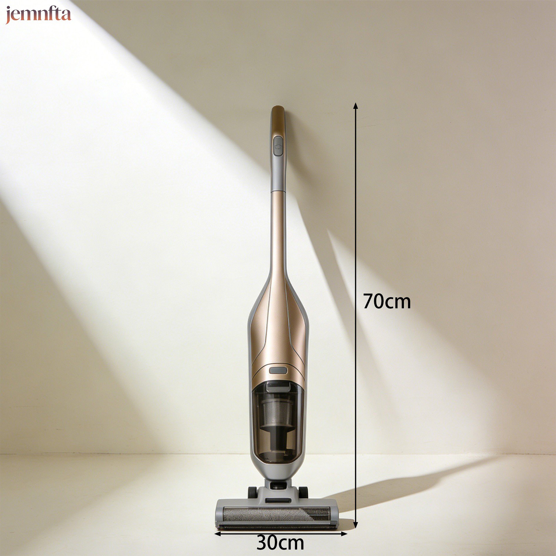 軽量設計の掃除機を使う女性
