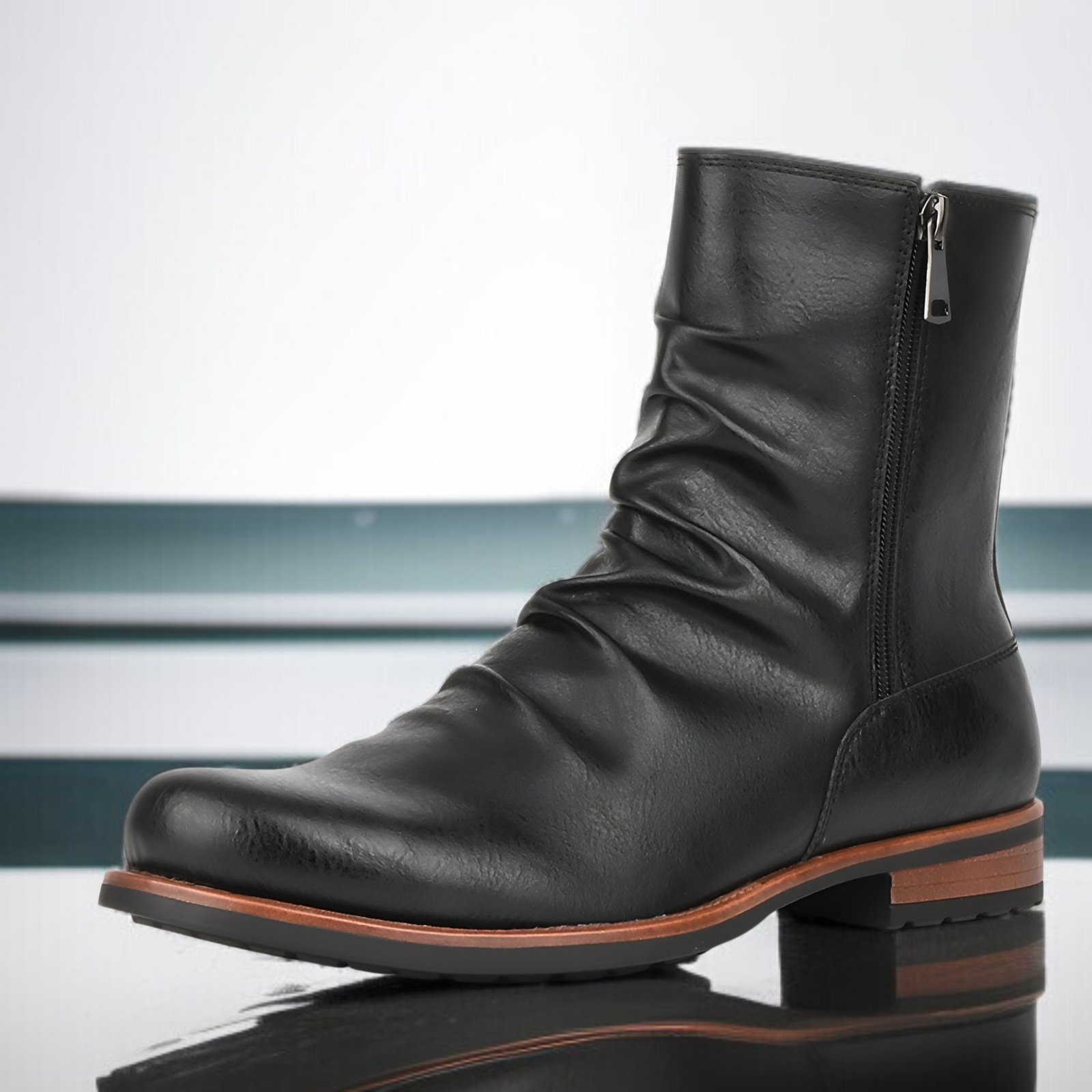 大きなプリーツが特徴のメンズ短筒ブーツ