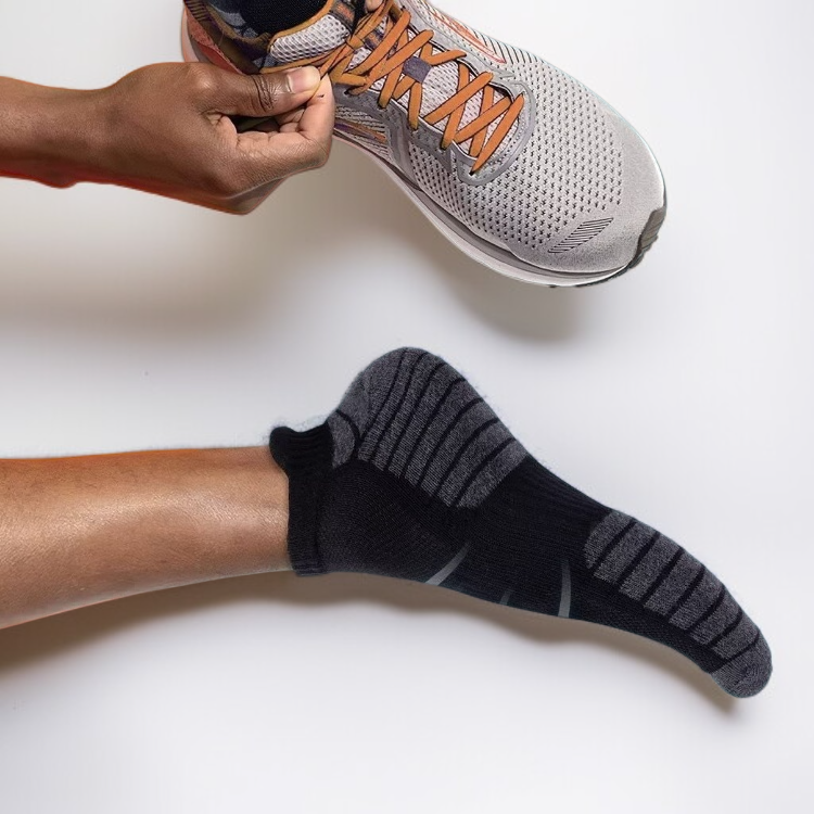 남성 로우 면양말 블랙 컬러 착용샷