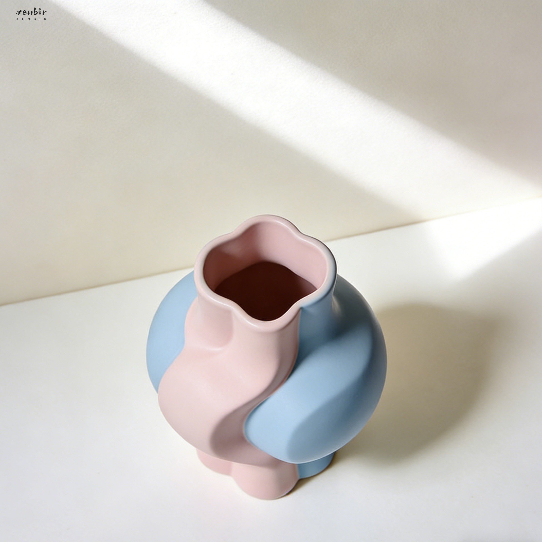 แจกันตกแต่งสไตล์โมเดิร์น