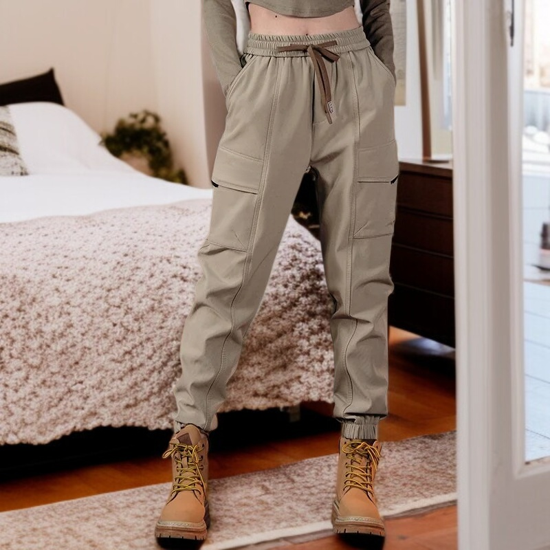 春メンズゆったりカーキワークパンツ カジュアルなドローストリングパンツ