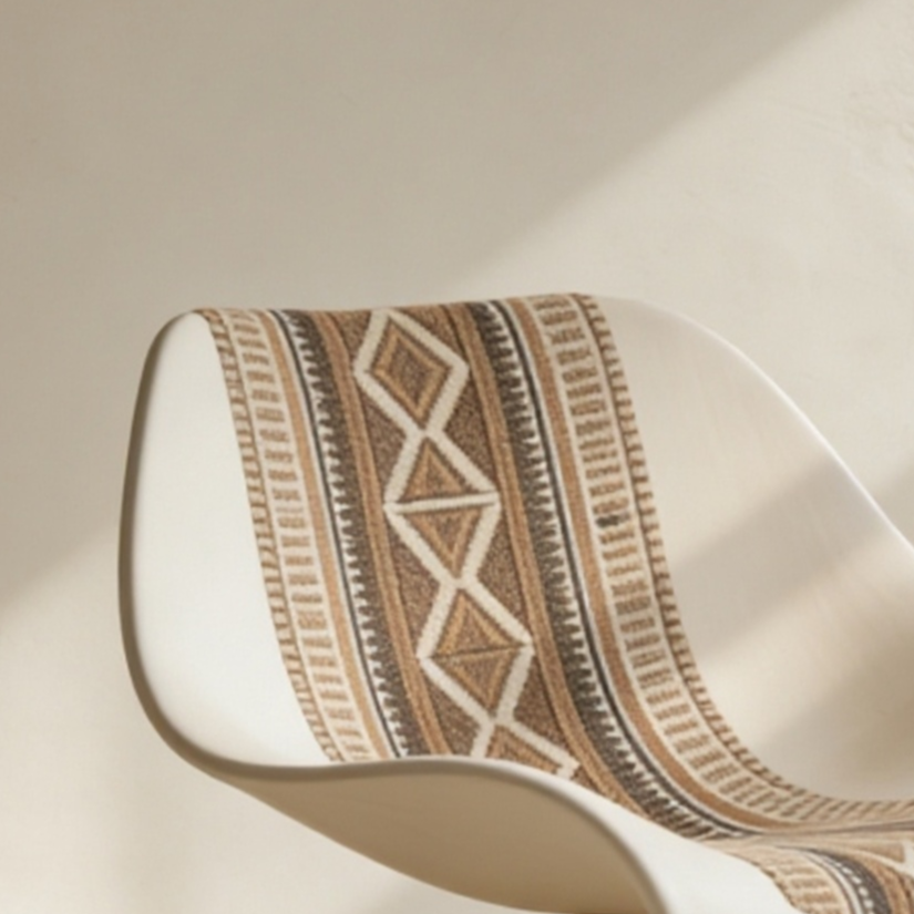 曲線型編みプラスチックチェア