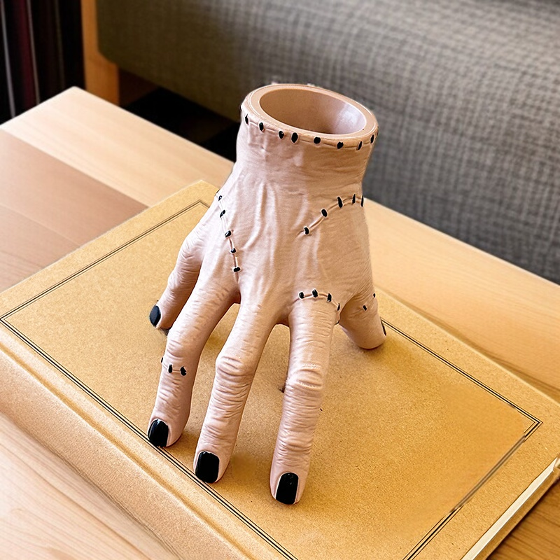 책상 위 손바닥 장신구 장식