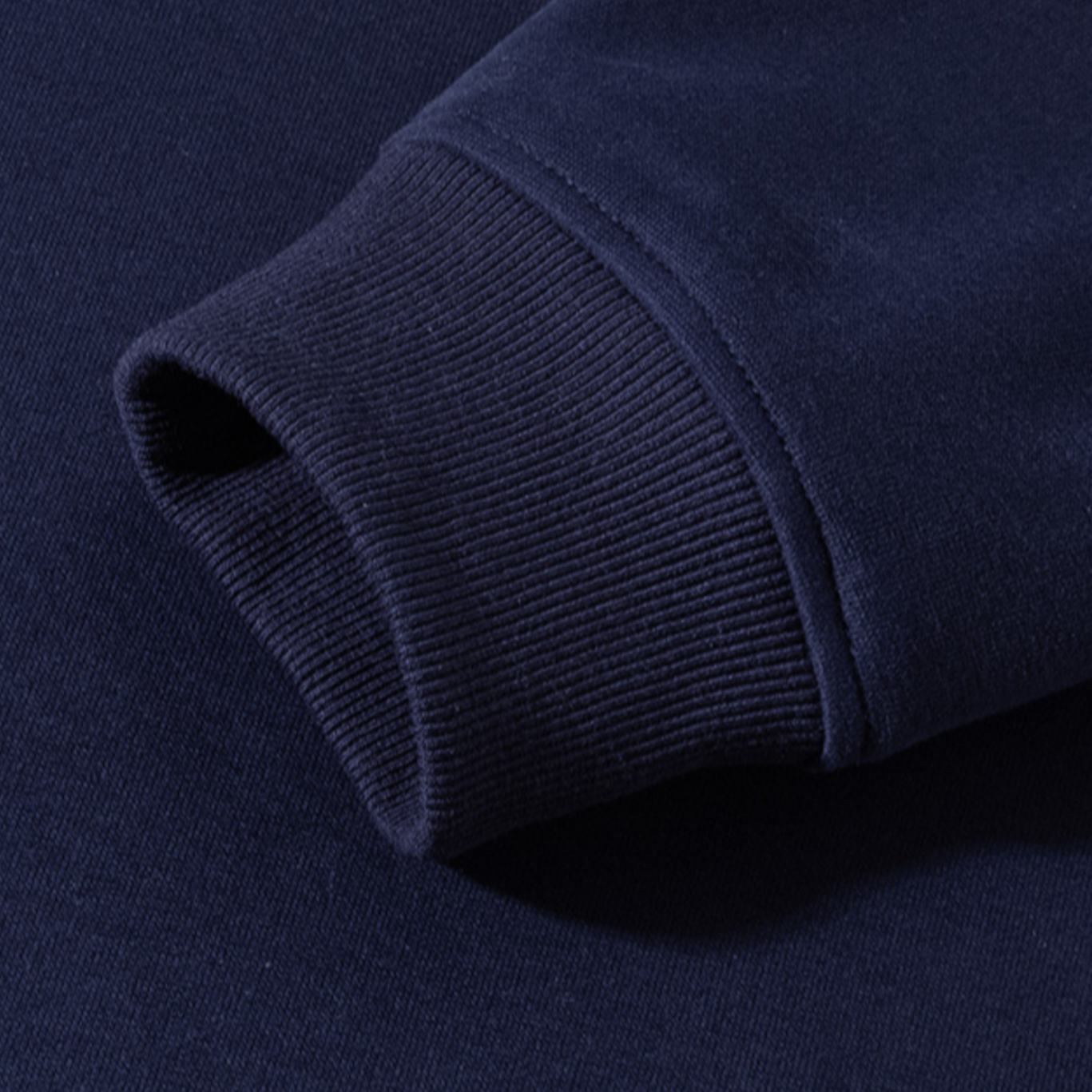 ゆったりとしたトレンディなトップス