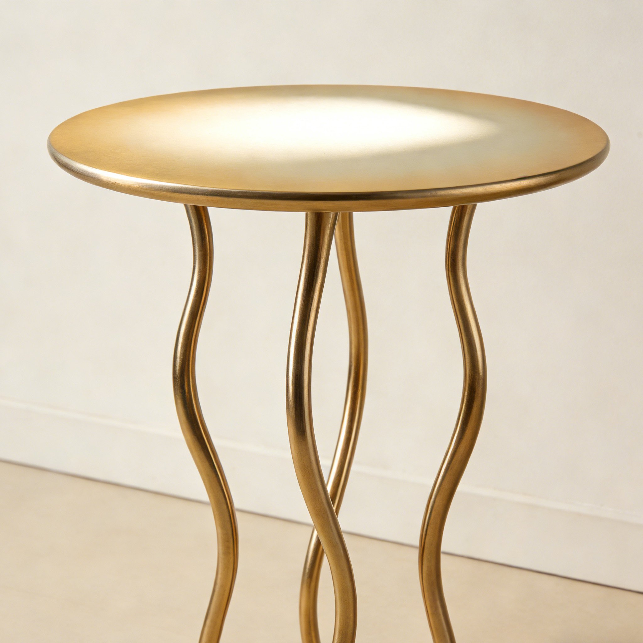 모던한 디자인의 소파 사이드 테이블