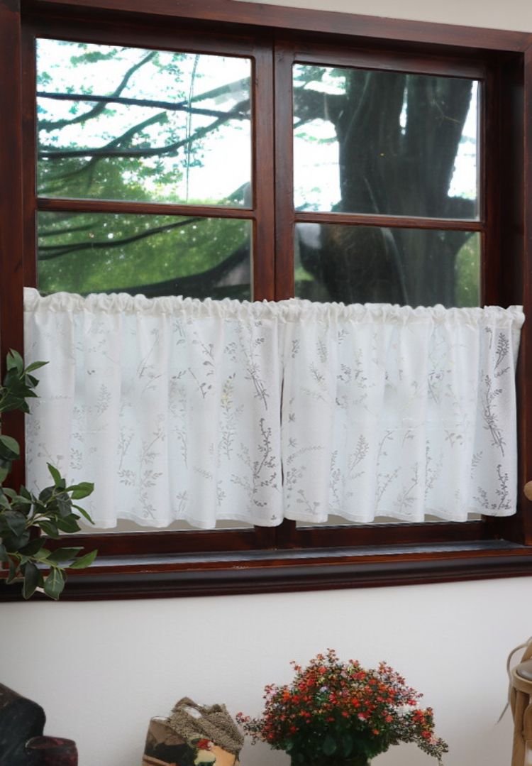 バルコニー用の花柄カーテンコーディネート例