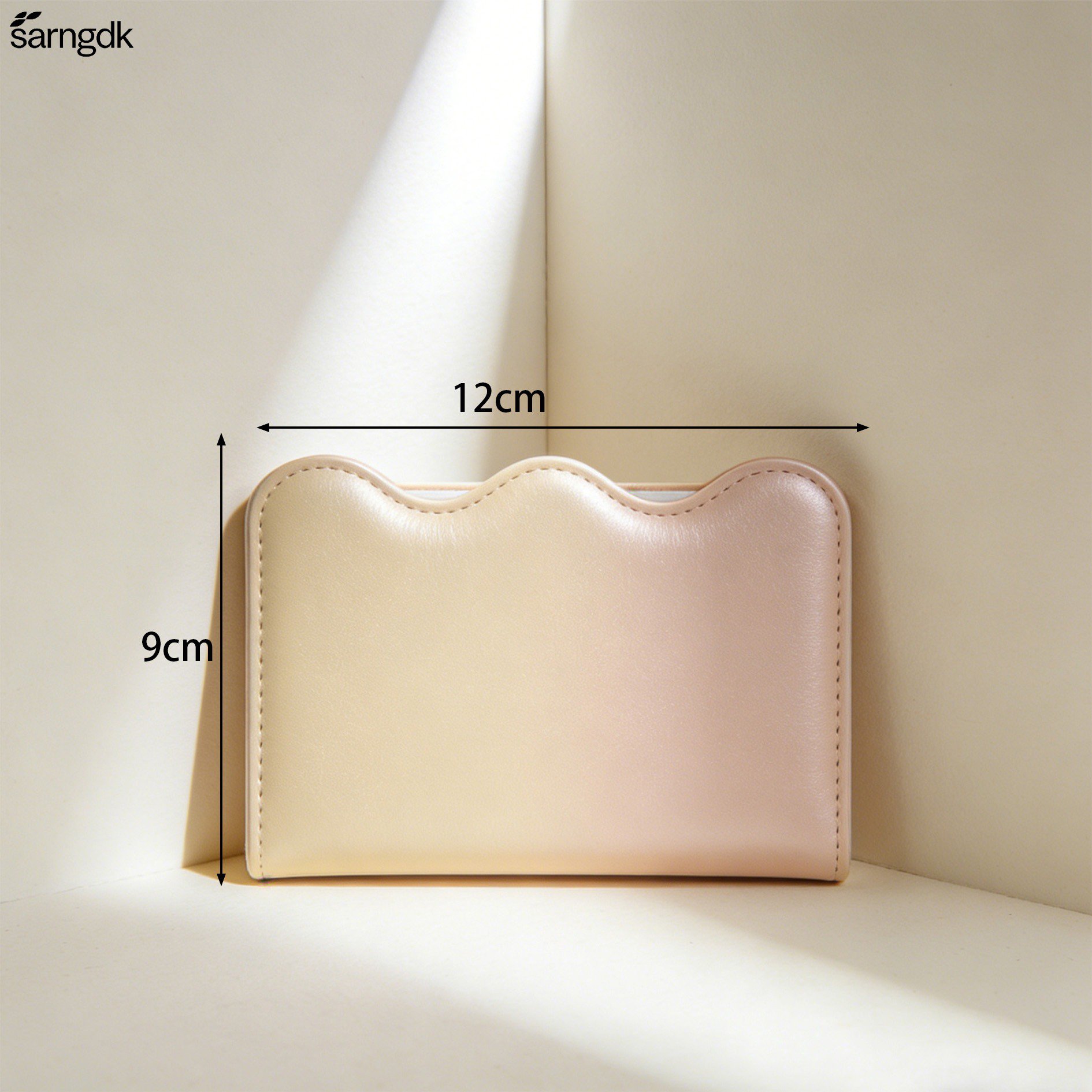 명함을 깔끔하게 정리할 수 있는 명함꽂이