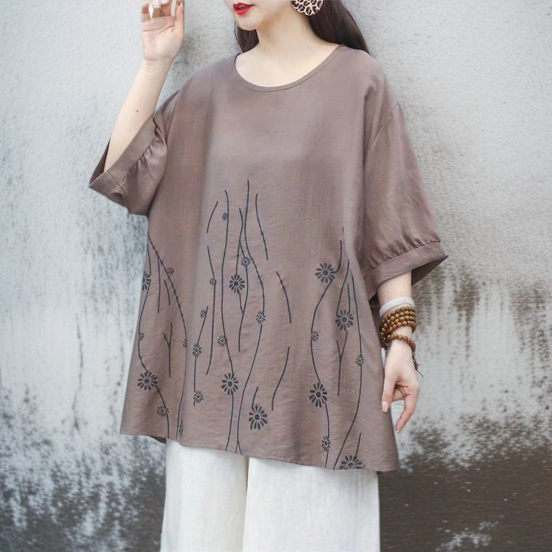 カジュアルスタイルにぴったりのルーズTシャツ