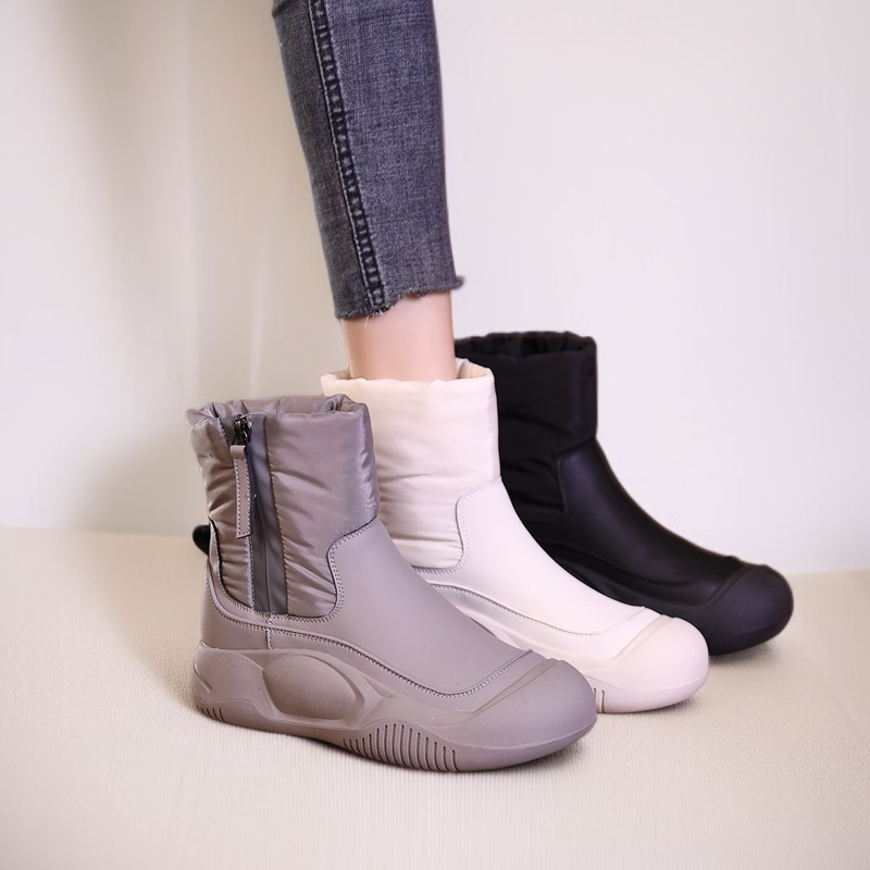 フリース裏地付き、高さ4cmアップの厚手スノーブーツ