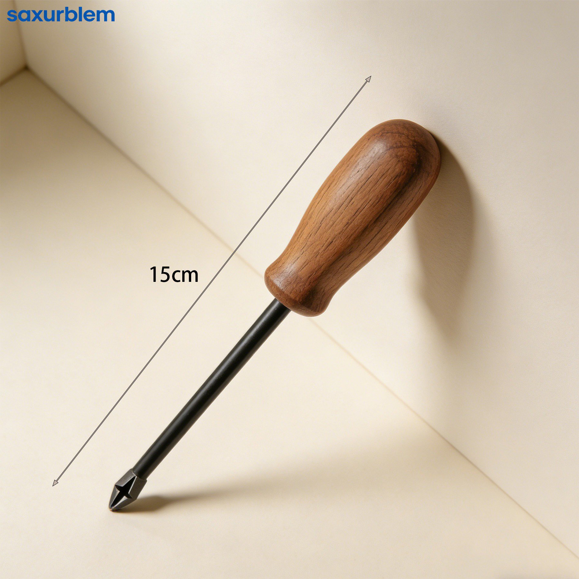 各種サイズのドライバーを並べた写真