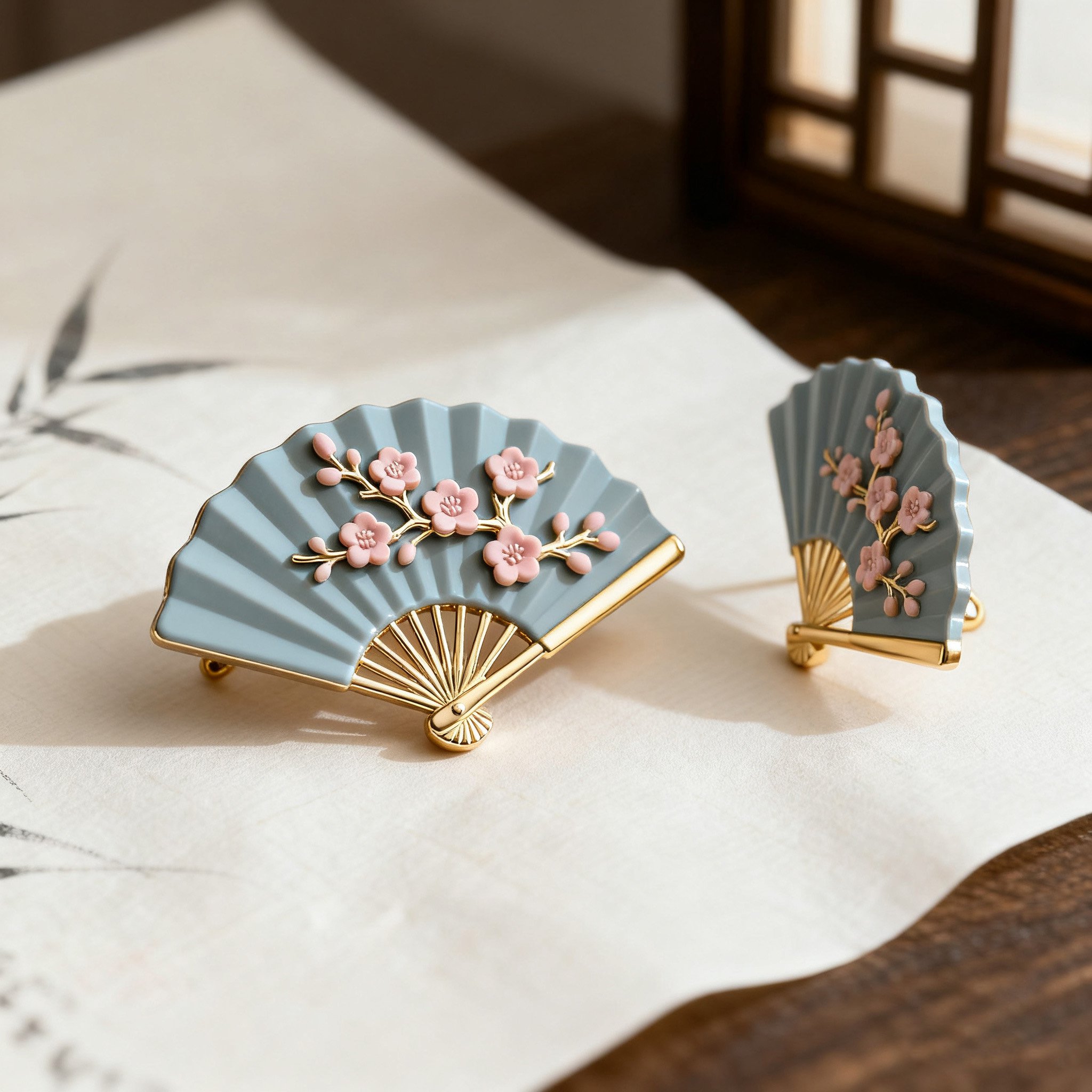  고급스러운 에나멜 부채 디자인 브로치