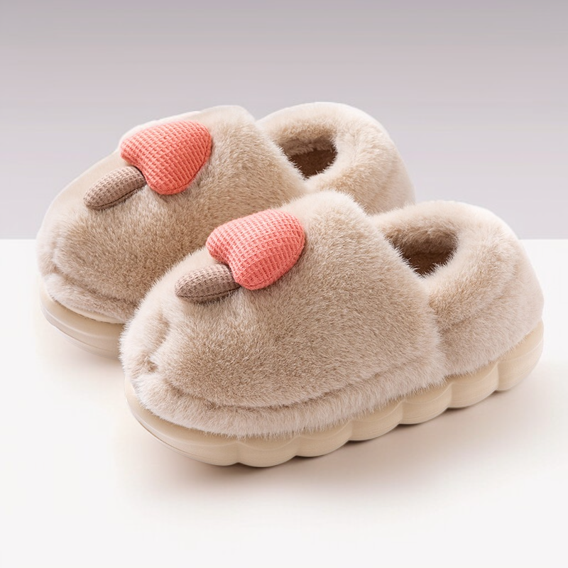 두꺼운 가방과 면 슬리퍼