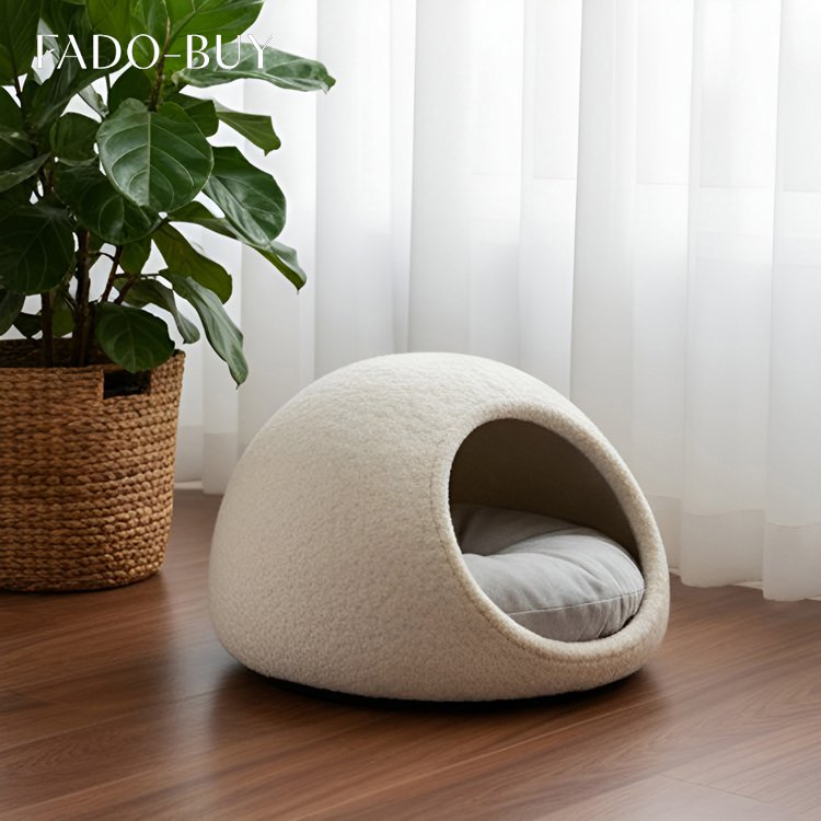 고양이가 들어가 쉬고 있는 둥지