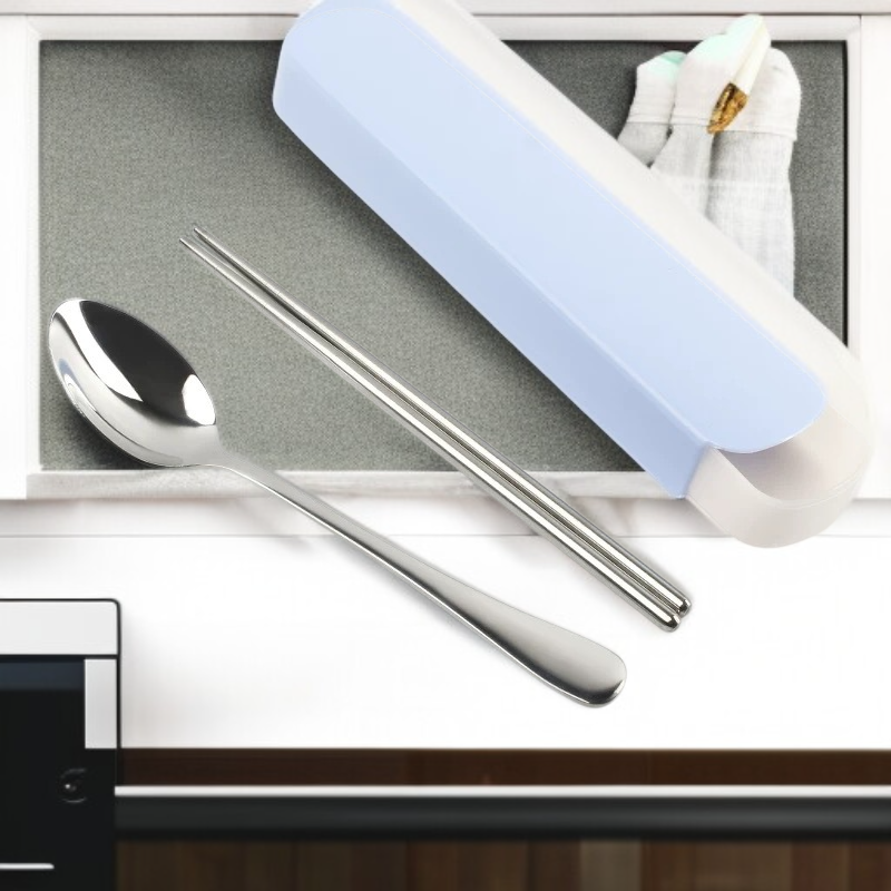 طقم ملاعق وأعواد أكل محمولة بألوان الباستيل