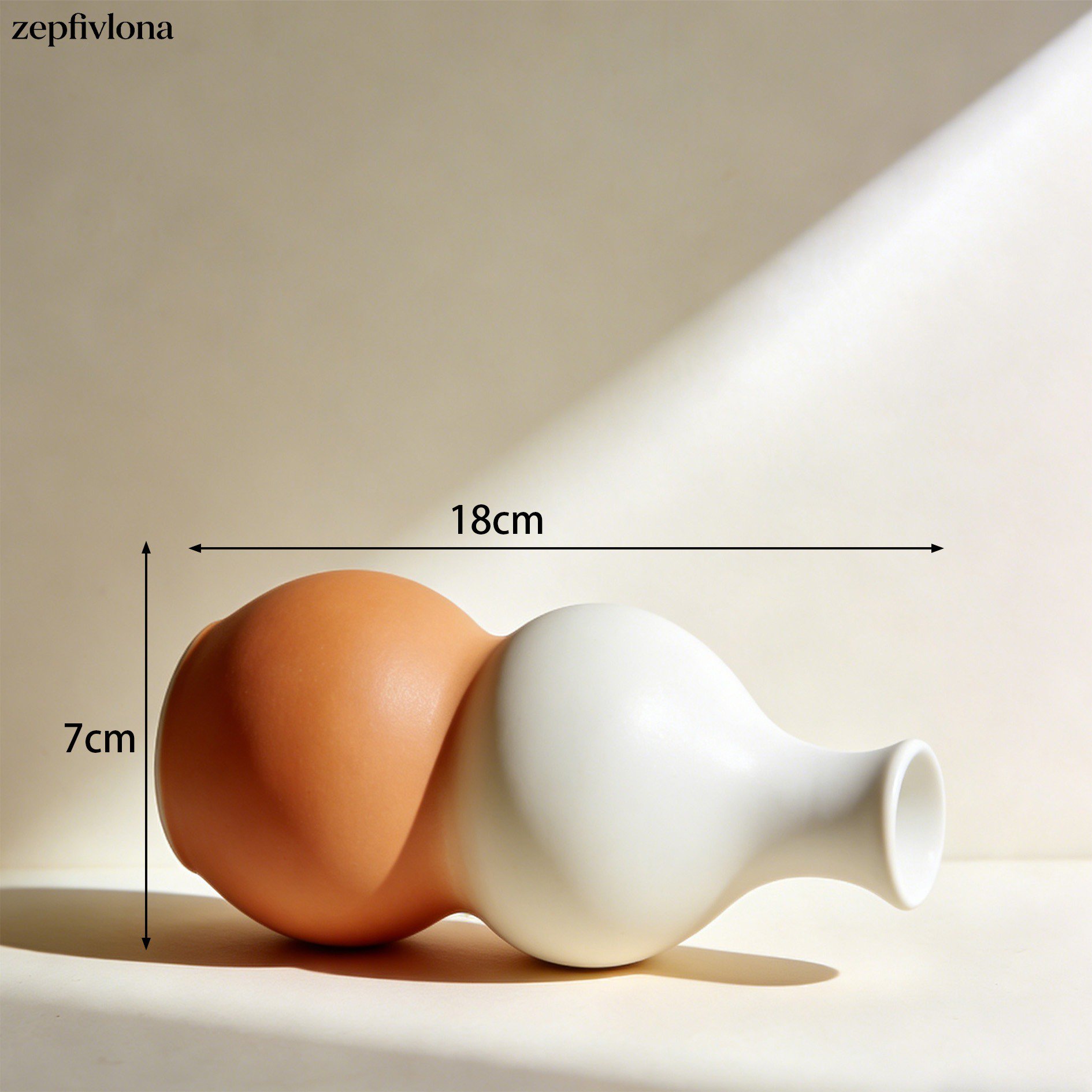 モダンなインテリアに飾った花瓶セット