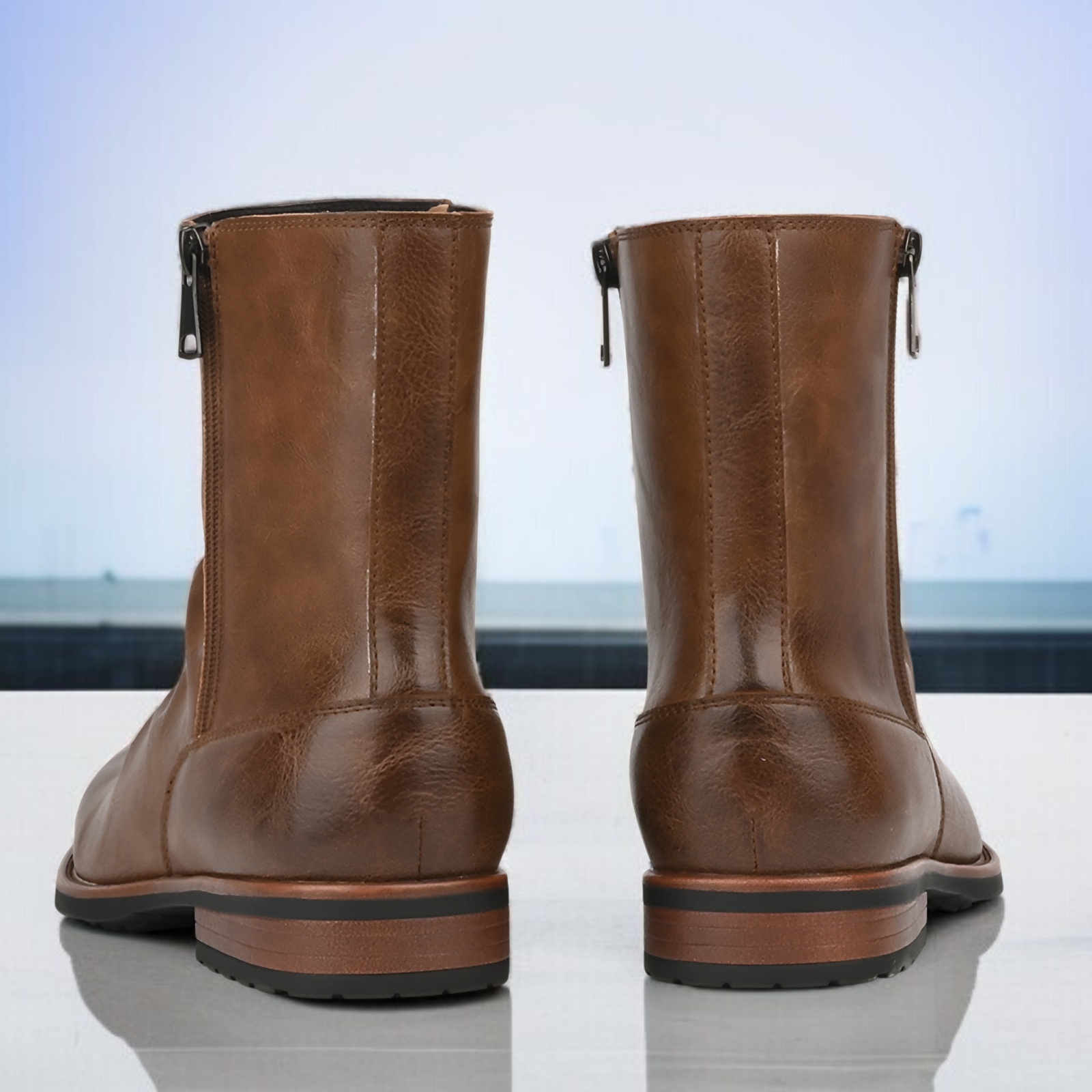 様々なスタイルに合うシンプルなメンズブーツ