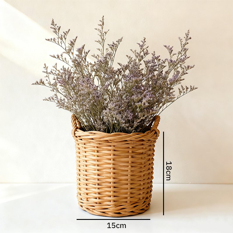 Aranjament floral deosebit în coș pentru cadou