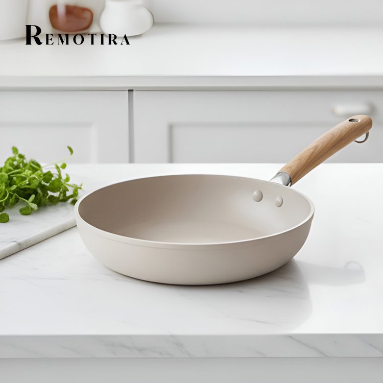 크림색 프라이팬