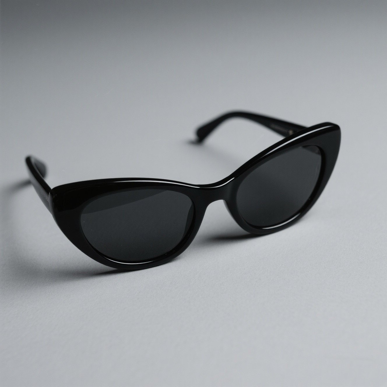  แว่นกันแดดทรงแคทอายสุดชิค