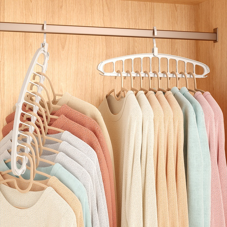 Detalle del perchero plegable con estructura resistente