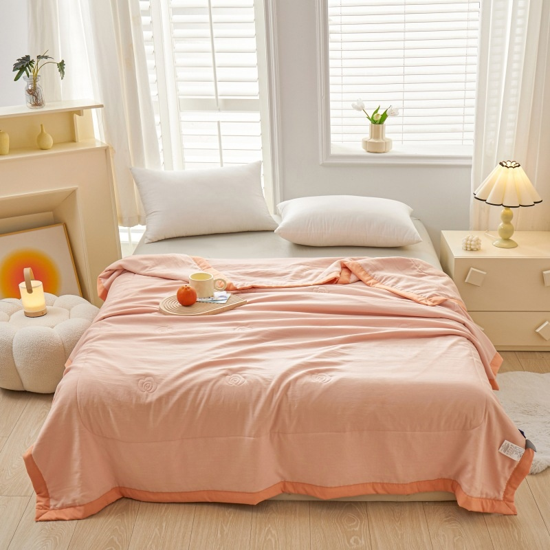 Silk quilt with soybean filling, summer quilt