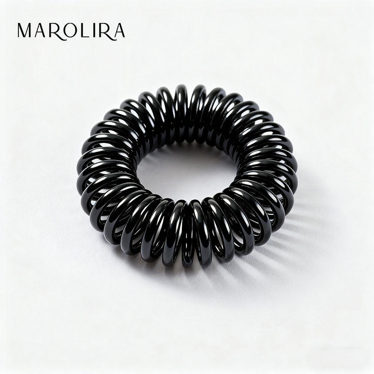 Barevné jarní gumičky do vlasů na bílem pozadí