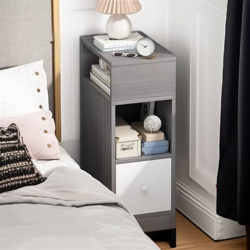 서랍을 연 모습의 침대 옆 수납장