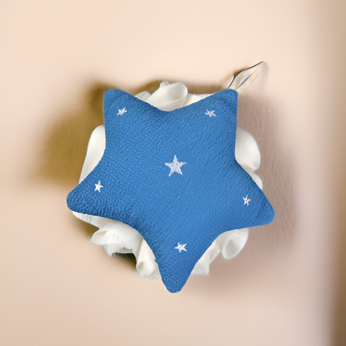 Five-pointed star bath sponge is soft and does not scatter.