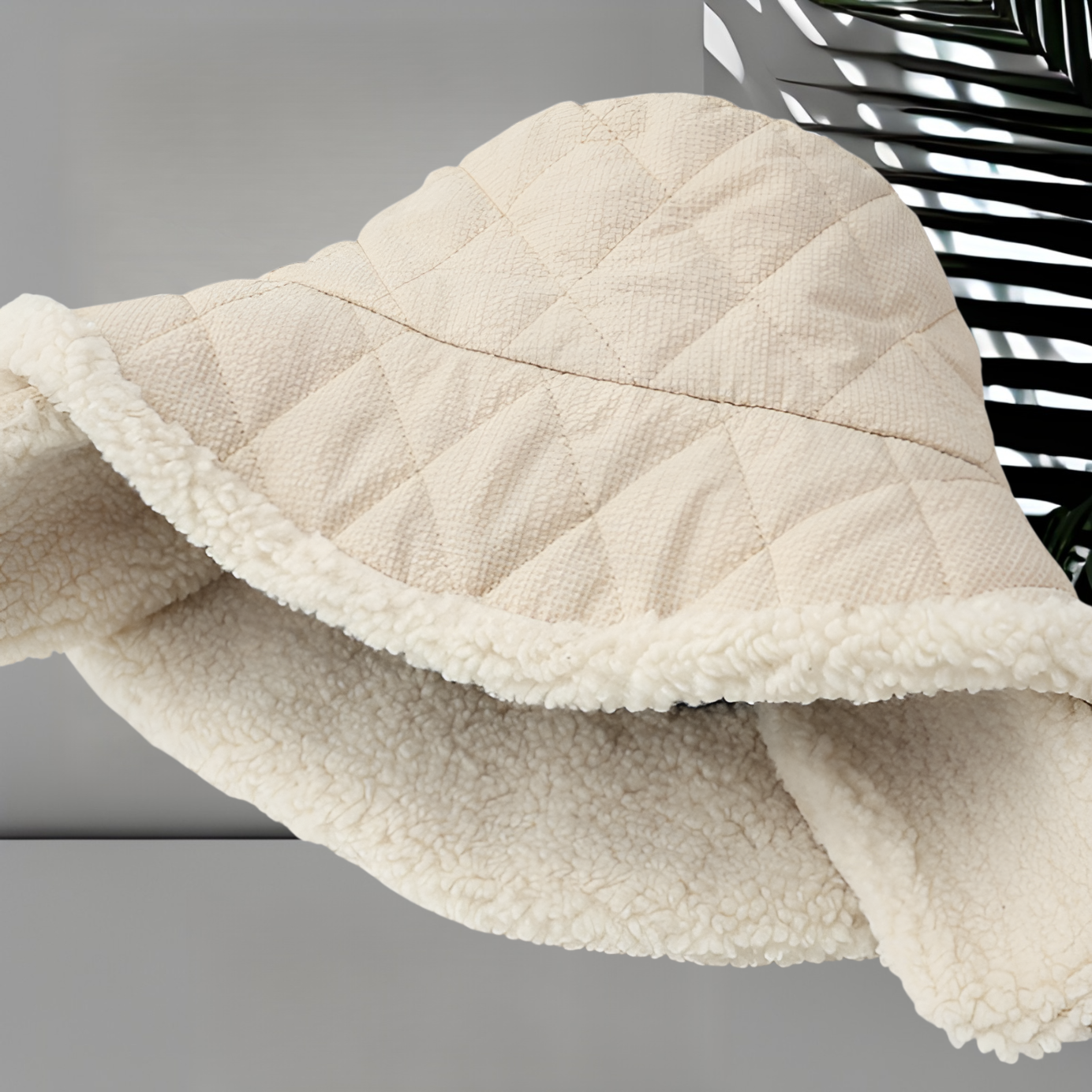 羽絨棉漁夫帽子女秋冬2025新款加厚羊羔絨保暖防風護耳盆帽顯臉小