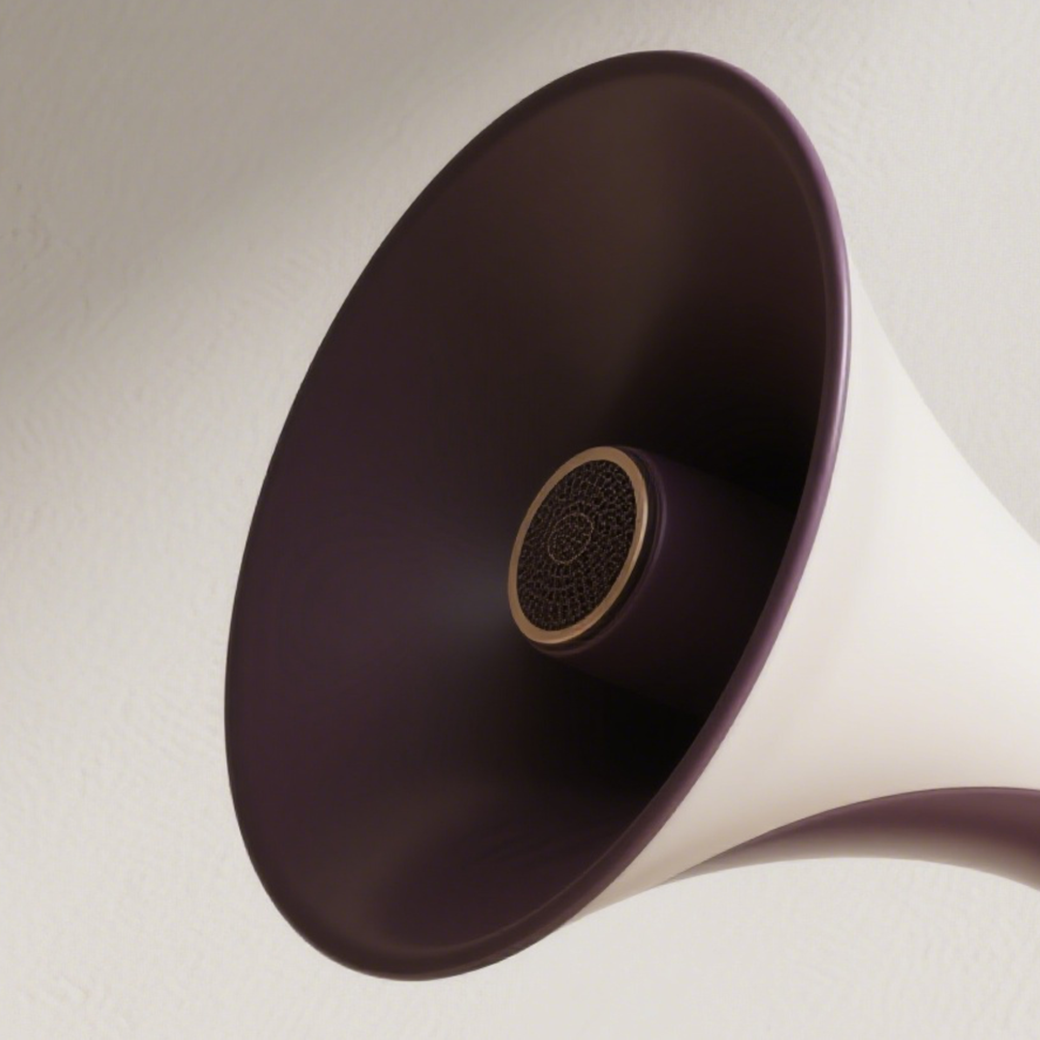 ลำโพงดีไซน์ทันสมัยรูปหอยทาก