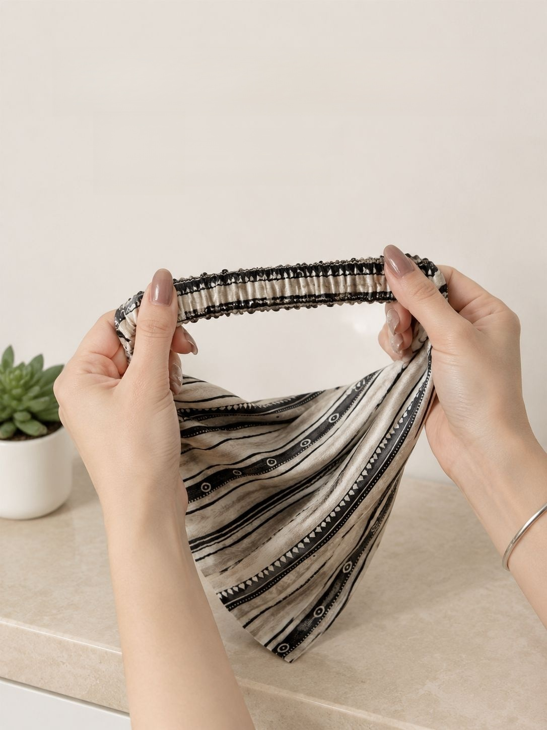 Vielseitiges Damen-Kopftuch mit hoher Elastizität, modisches Haaraccessoire.