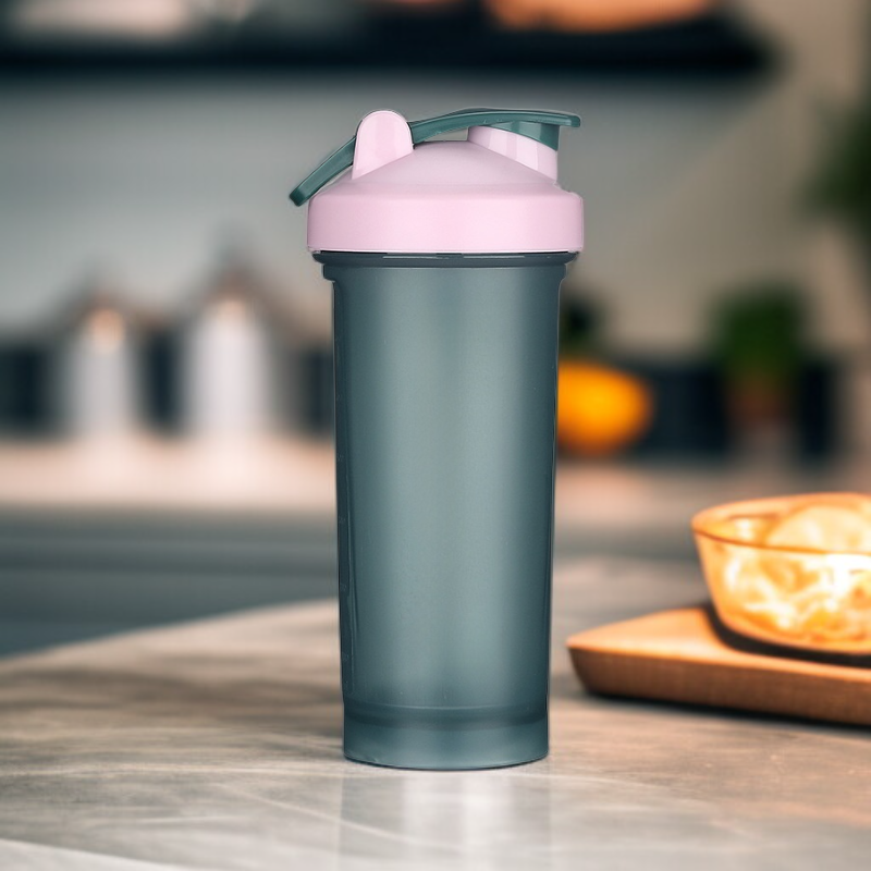 Handheld shaker cup
